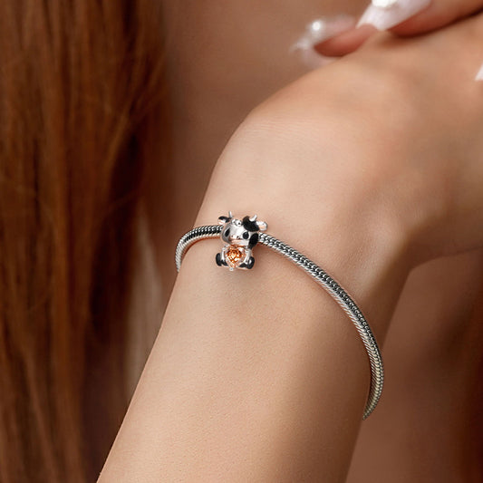 Gnoce Little Cow Embraces Heart Gem Charm_5