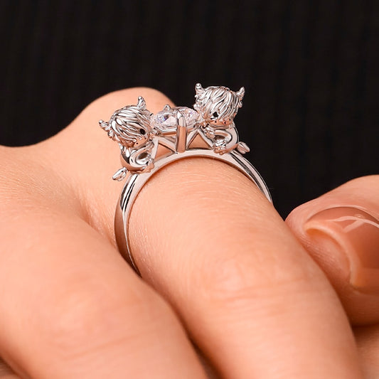 Gnoce Highland Cow Hug White Diamond Ring_5