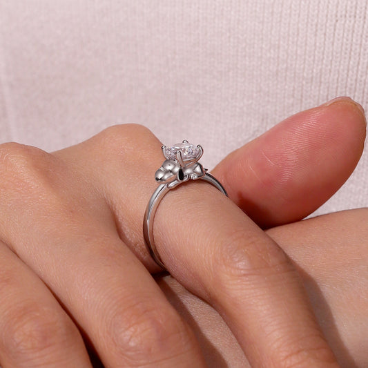 Gnoce Peanuts Snoopy Embraces Moissanite Round Cut Ring_8
