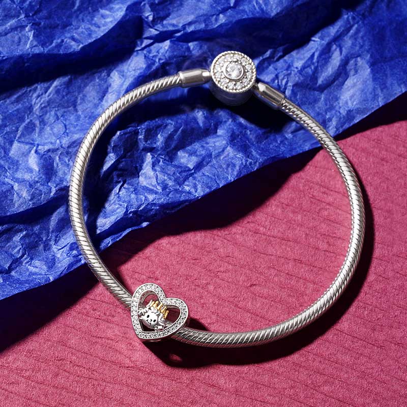 Gnoce Queen & Pet Dog Open Heart Charm_3