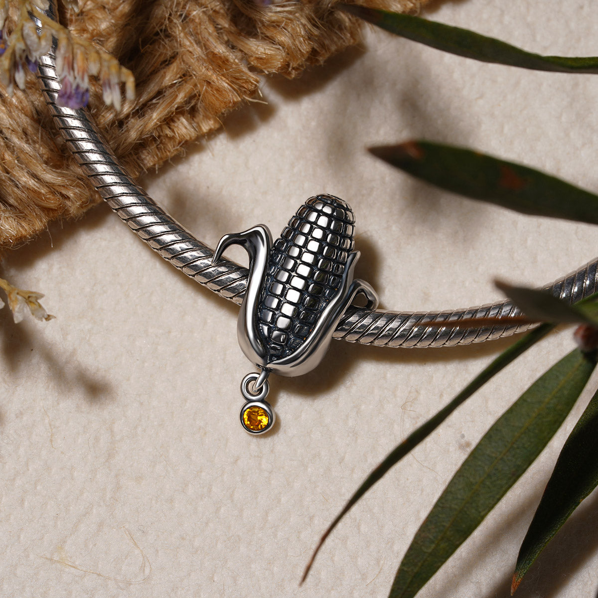 Gnoce Distressed Corn Charm_3