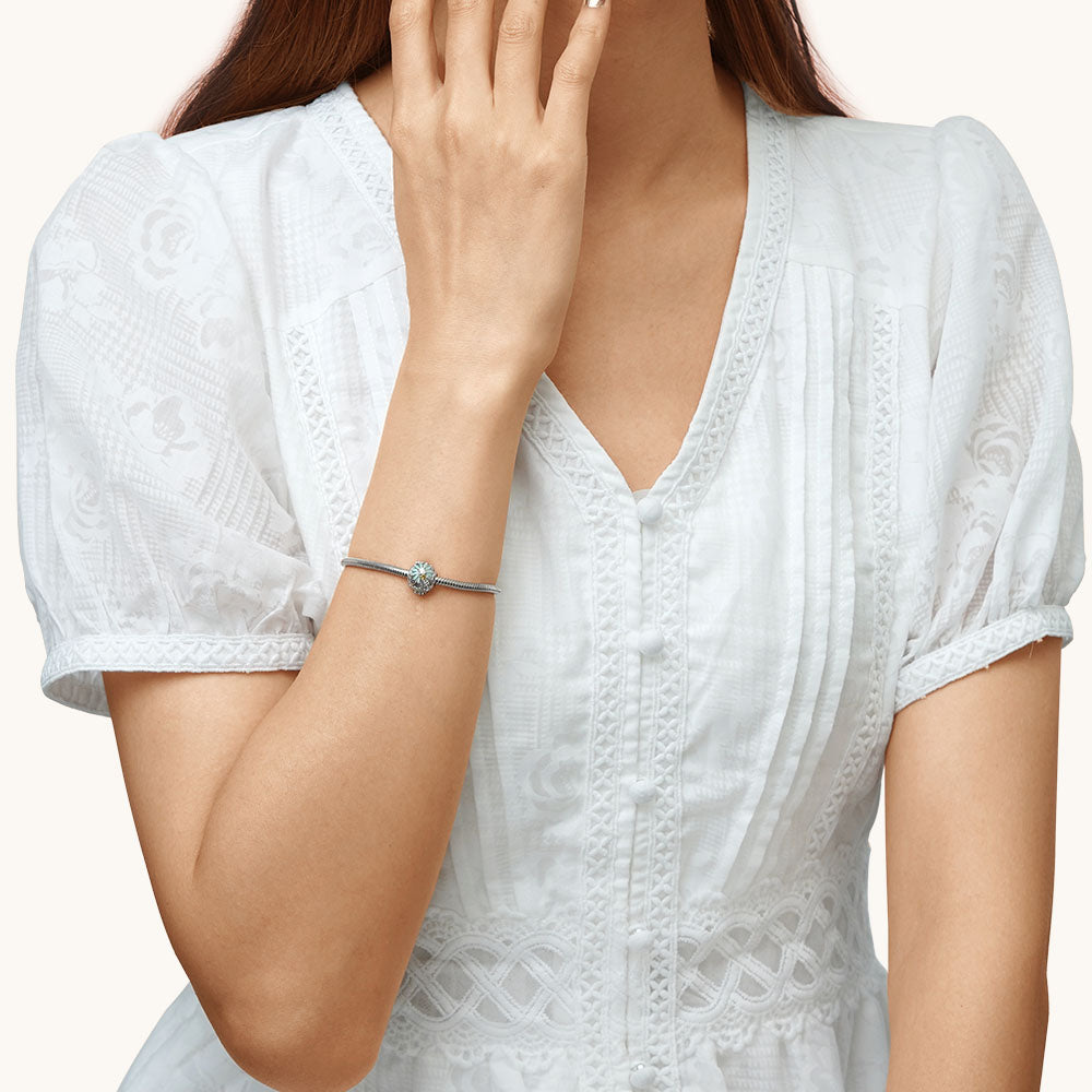 Gnoce Bee Loves Daisy Charm_4