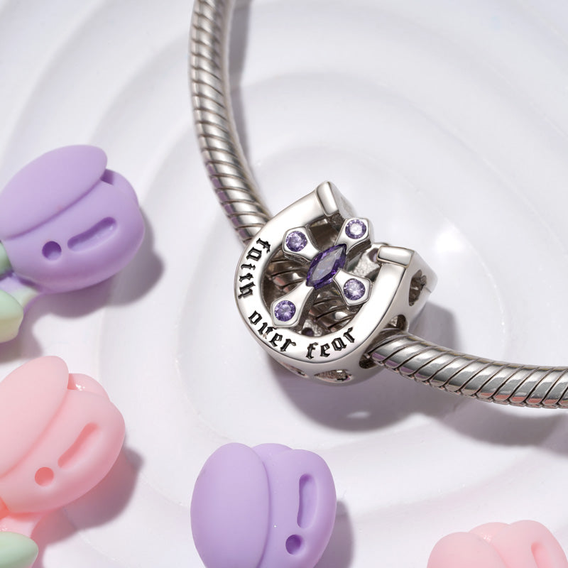 Gnoce "Faith over Fear " Lucky Horseshoe Cross Charm_2