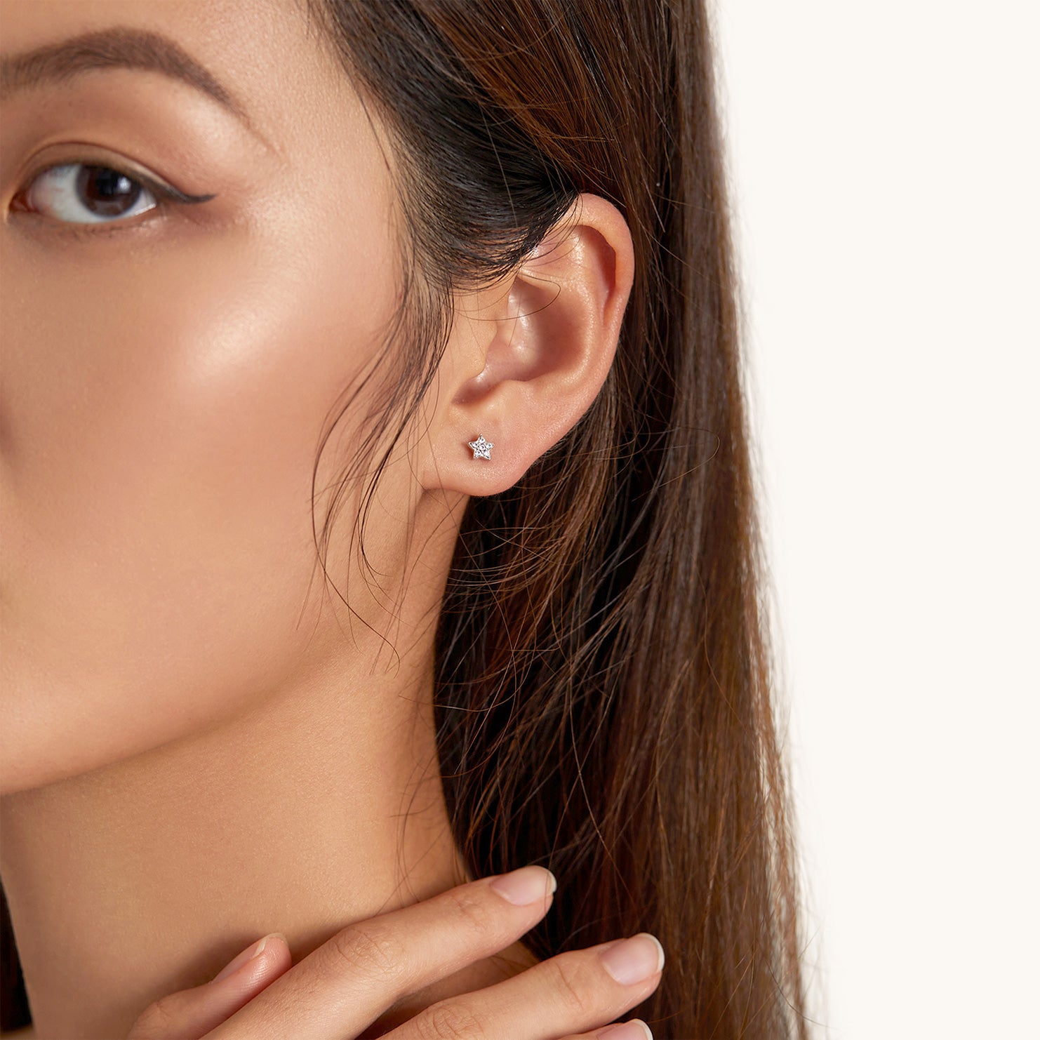 Gnoce Sparkling Basic Star Stud Earrings_3