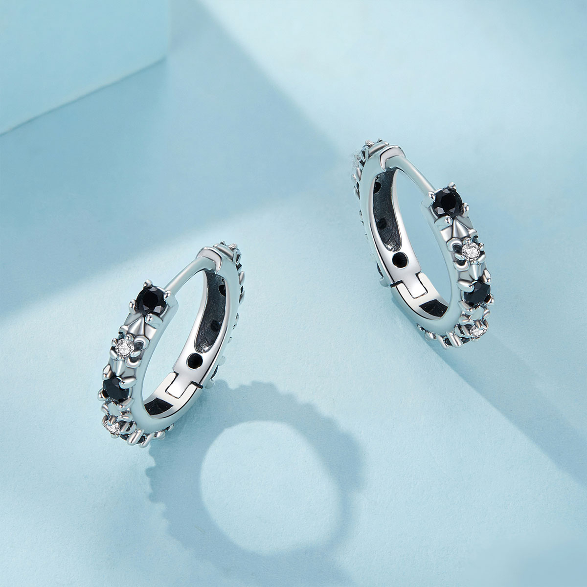 Gnoce Iris Earrings_2