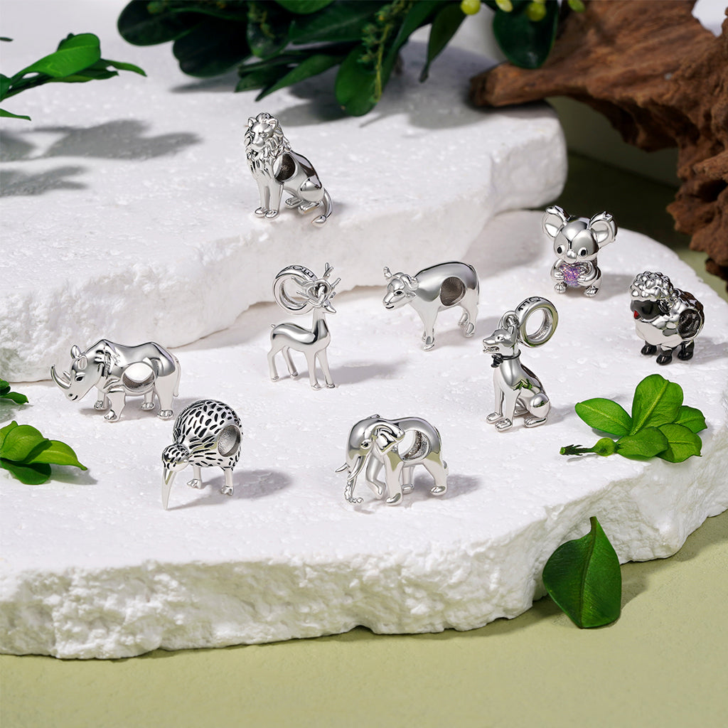 Gnoce Koala Embraces Heart Charm_3