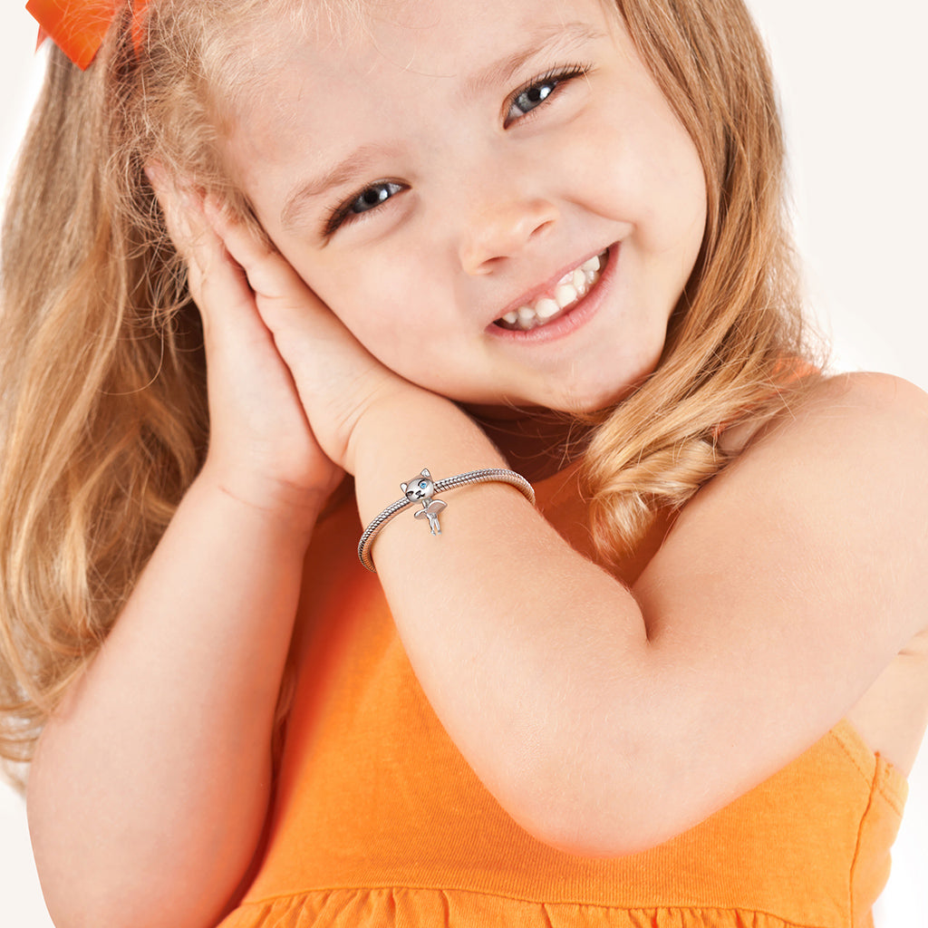 Gnoce Beautiful Actress Cat Charm_4