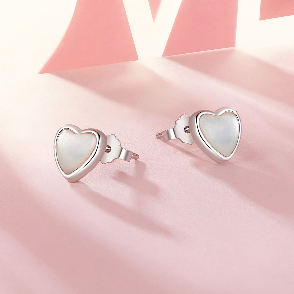 Gnoce Heart White Shell Stud Earrings_2