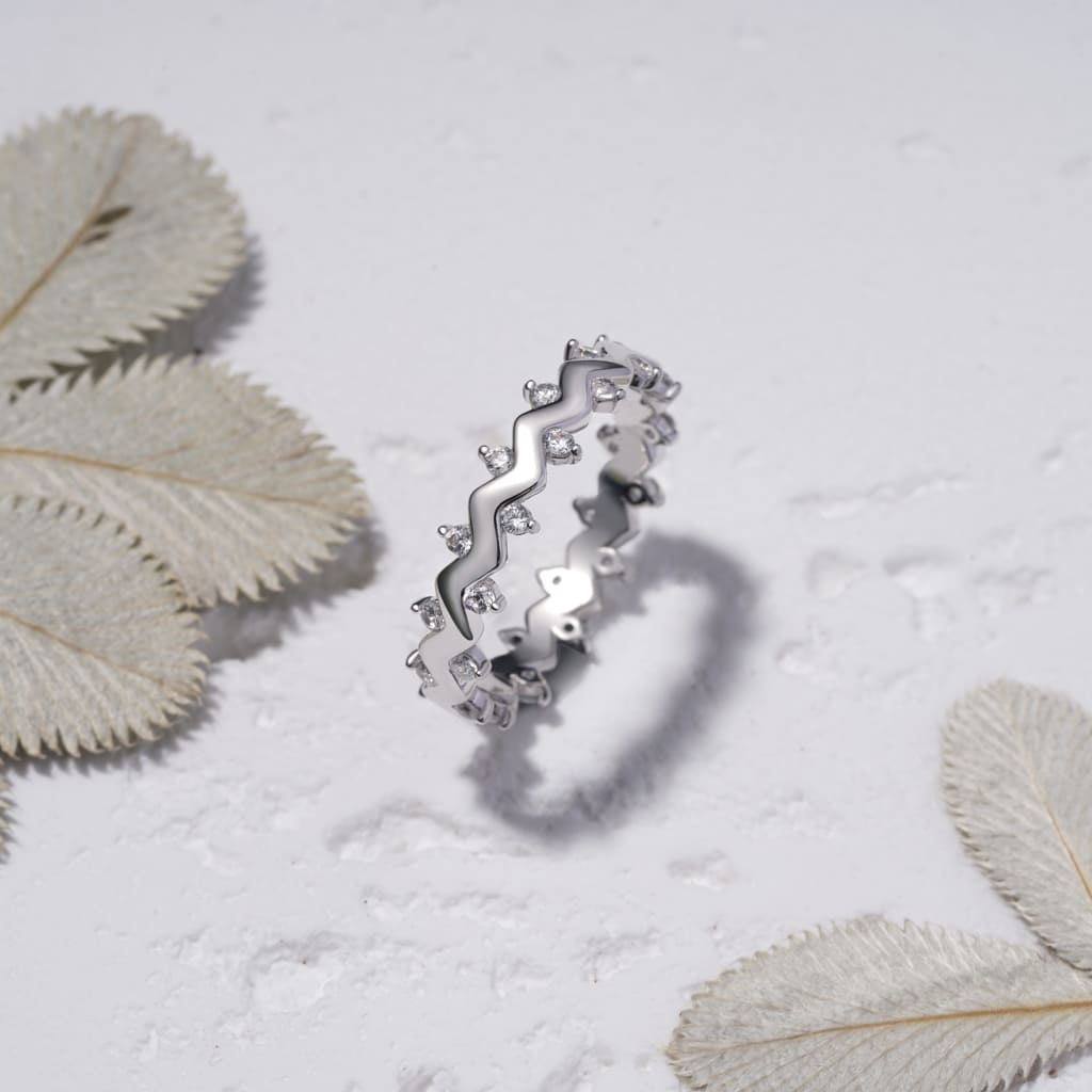 Gnoce Shiny Smooth Wavy Band Ring_3