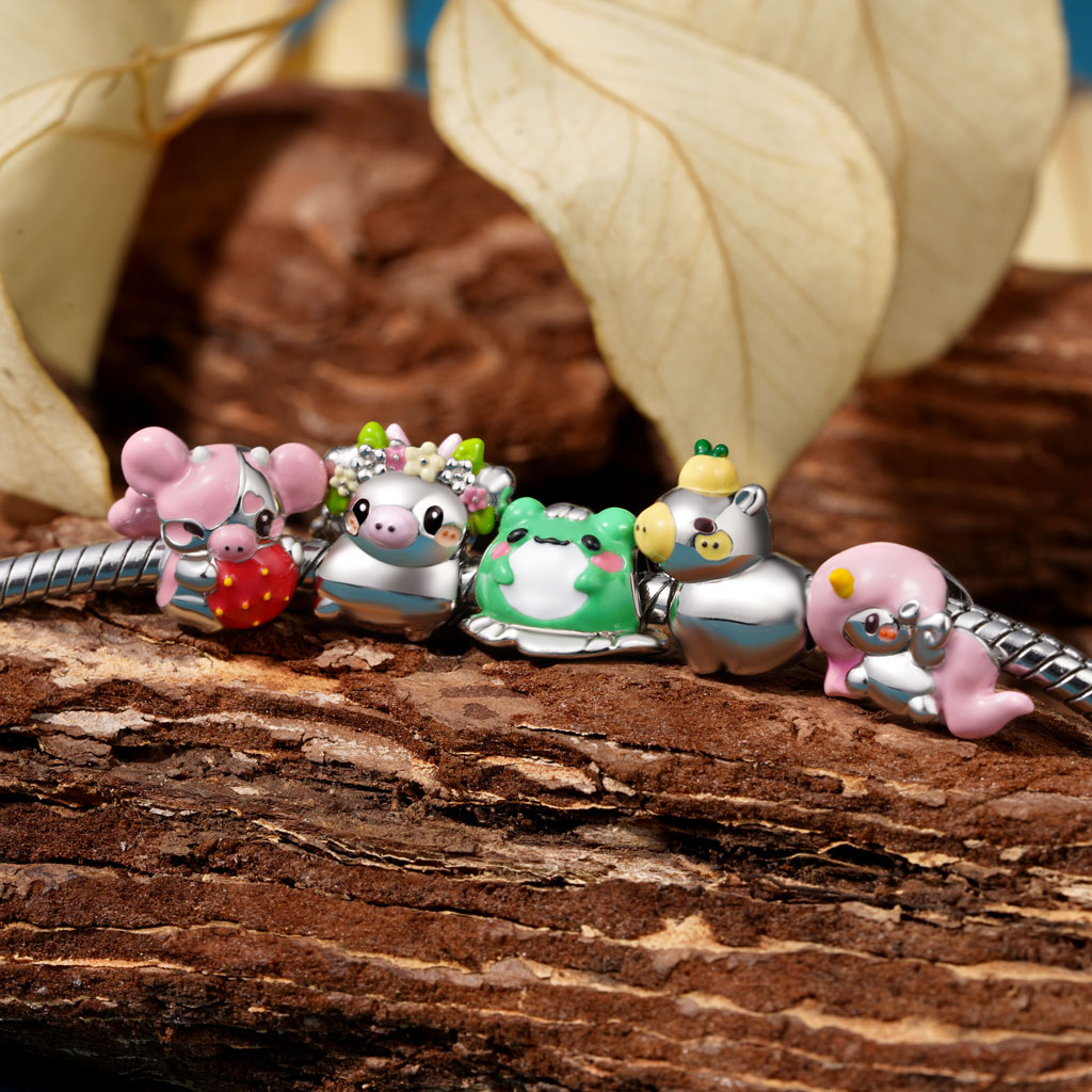 Gnoce Meadow the baby Highland Cow Charm_3