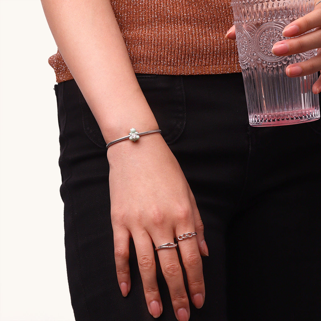 Gnoce Glow-in-the-Dark Unicorn Embraces Love Charm_6