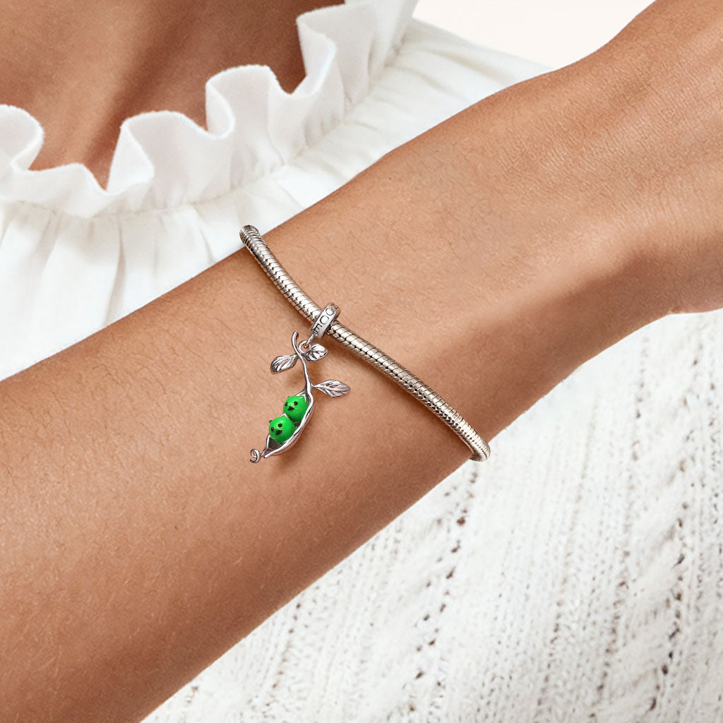 Gnoce Glow-in-the-Dark Pea Twin Cat Charm_2