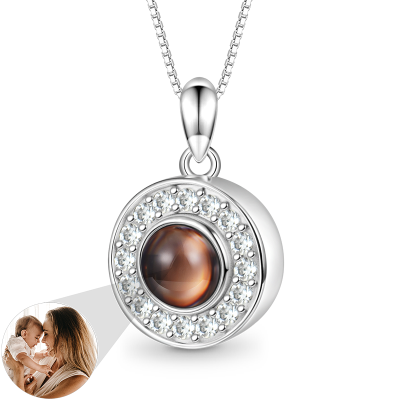 Projection shop necklace photo